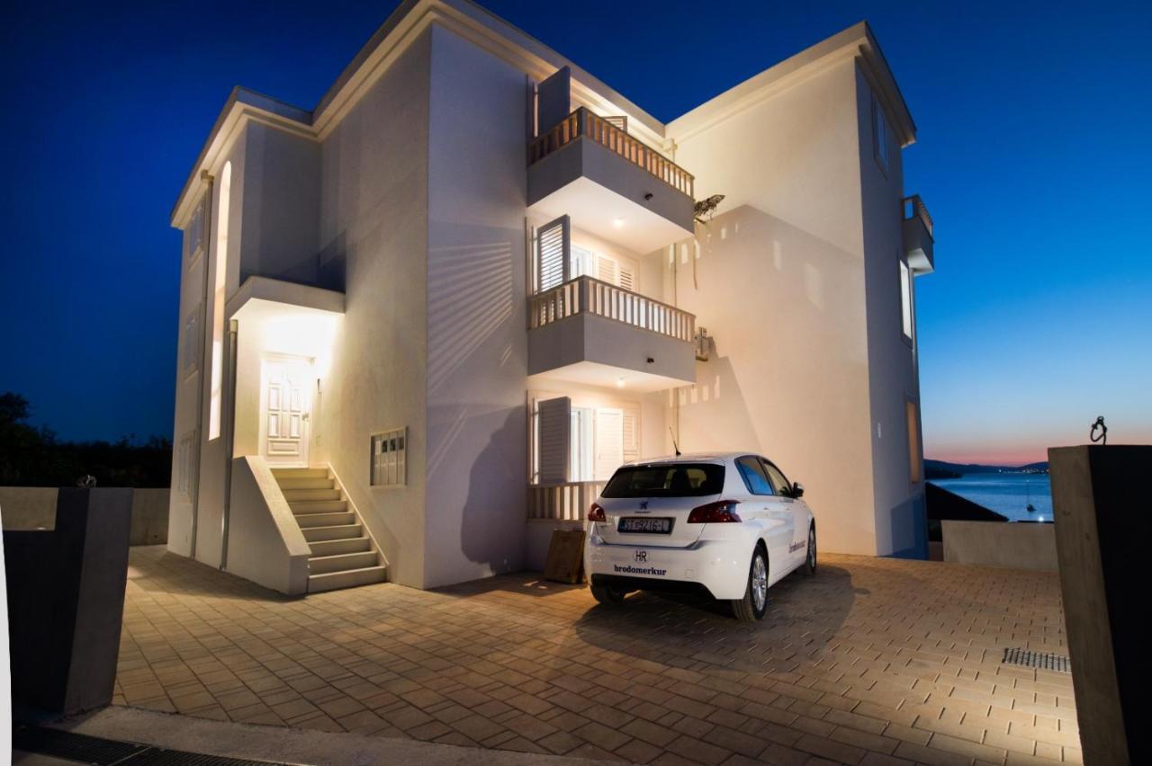 Brand New Aparment With Sea View & Swimming Pool At Ciovo - Villa Fiorentini 特罗吉尔 外观 照片