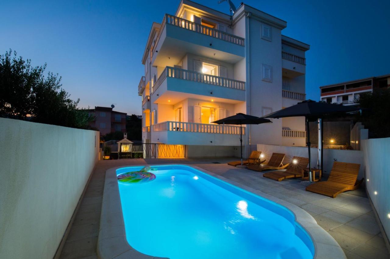 Brand New Aparment With Sea View & Swimming Pool At Ciovo - Villa Fiorentini 特罗吉尔 外观 照片