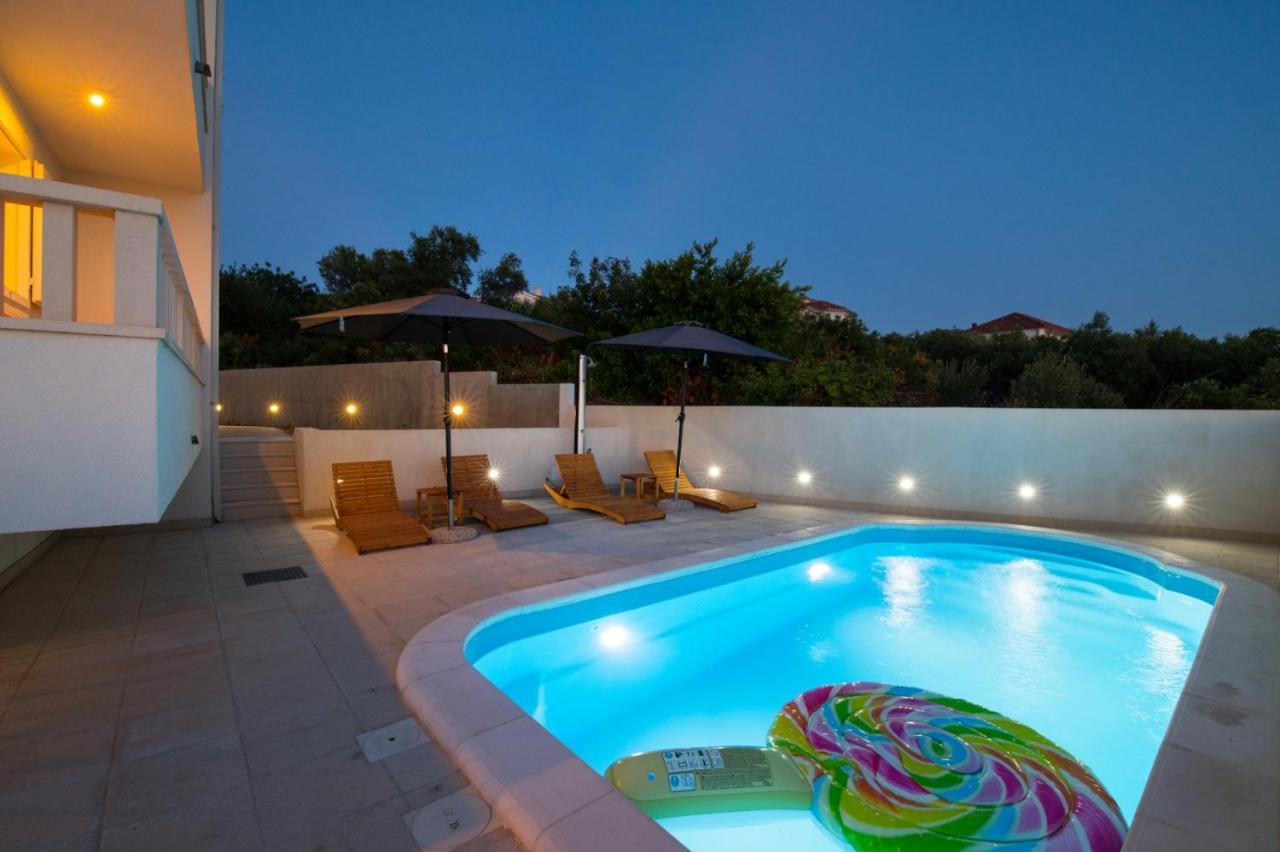 Brand New Aparment With Sea View & Swimming Pool At Ciovo - Villa Fiorentini 特罗吉尔 外观 照片
