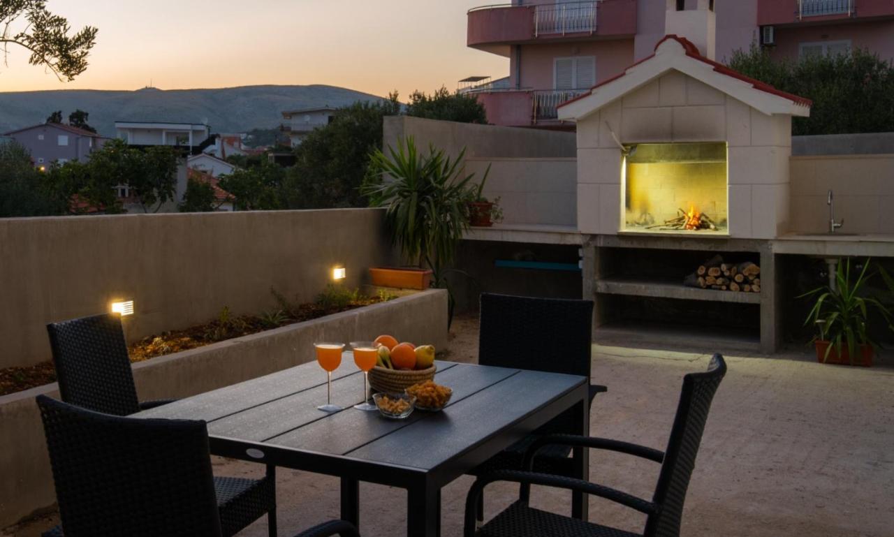 Brand New Aparment With Sea View & Swimming Pool At Ciovo - Villa Fiorentini 特罗吉尔 外观 照片